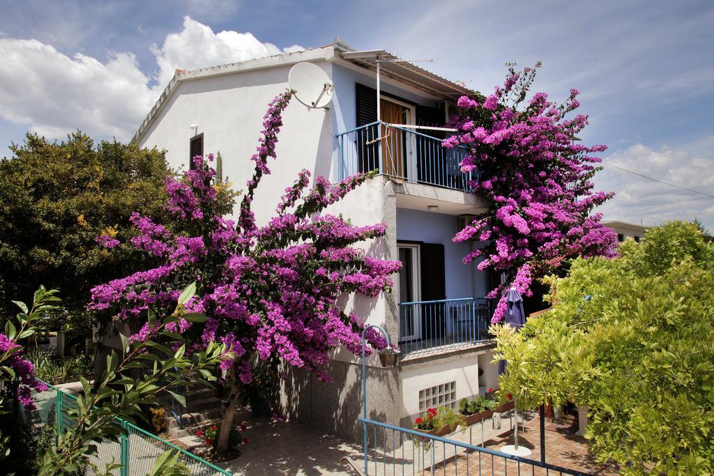 Apartments Irena Trogir Exteriör bild